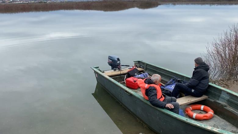 Situata drejt përmirësimit në Obot, por qytetarët përdorin ende varkat për të shkuar në shtëpi! 800 hektarë tokë nën ujë, rritet niveli i Bunës