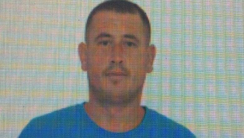 Shkoi nga qelia për vizitë, ushtari i ‘Çopjave’ arratiset nga Spitali i Durrësit! Goditi policin që e shoqëronte në dhomë