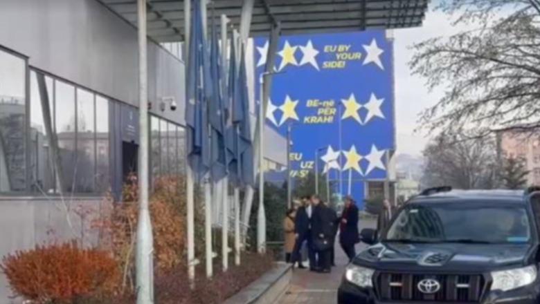 Sorensen mbërrin në Prishtinë, takohet me Albin Kurtin në Kryeministri! Zbardhet agjenda e zyrtarit të BE, nesër viziton Beogradin