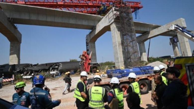 Vinçi bie mbi një tren në Tajlandë, të paktën 29 të vdekur dhe dhjetëra të plagosur