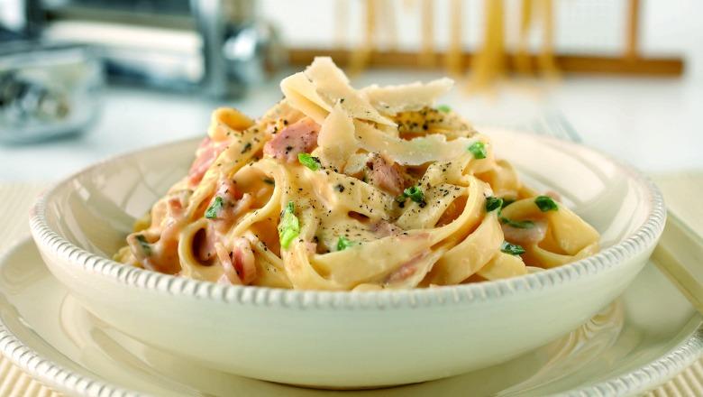 Spaghetti alla carbonara nga zonja Albana