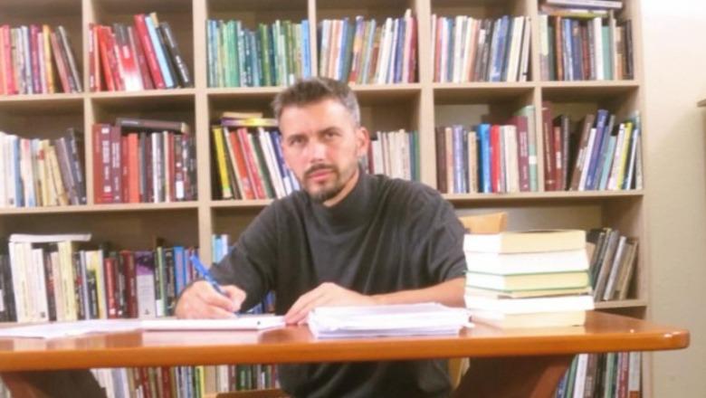 'Ka skena erotike dhe flet kundër qeverisë'! Anëtari i 'Bandës së Babagjyshëve' ankohet në Instagram : S'më lënë të promovoj librin! Burgjet nisin verifikimin e audios!