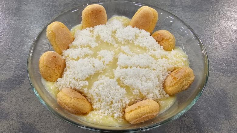 Ëmbëlsirë me biskota, krem vanilje dhe çokollatë të bardhë nga zonja Albana