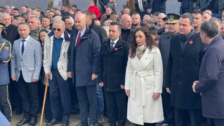 Kosovë/ 15 janari i përgjakur, 27 vjet nga Masakra e Reçakut! Krerët e shtetit homazhe në kompleksin memorial! Begaj: Përkujtojmë dhe nderojmë martirët e saj