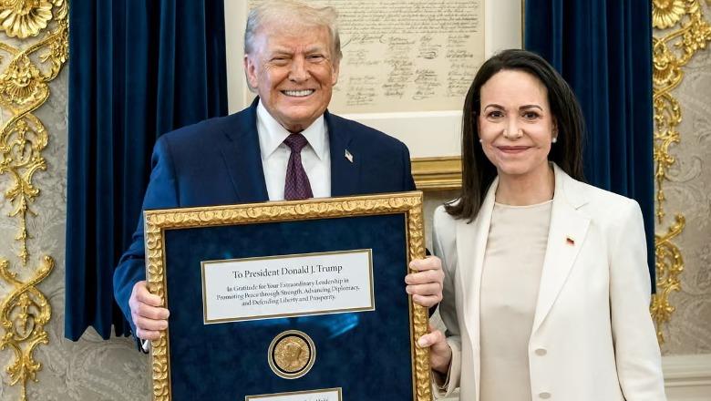 Machado i dhuroi ‘Nobelin e Paqes’ në Shtëpinë e Bardhë, Trump: Gjest i bukur respekti
