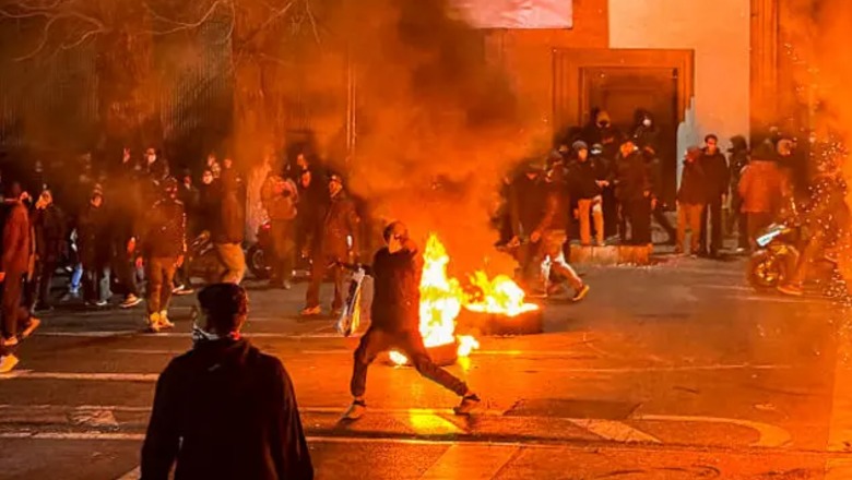 Opozita iraniane: Pavarësisht represionit, protestat vazhdojnë në Teheran dhe në qytete të tjera
