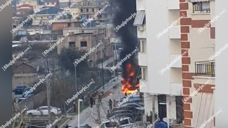 Vlorë/ Skrepi përfshihet nga flakët teksa pastronte kanalin e Siavit (VIDEO)