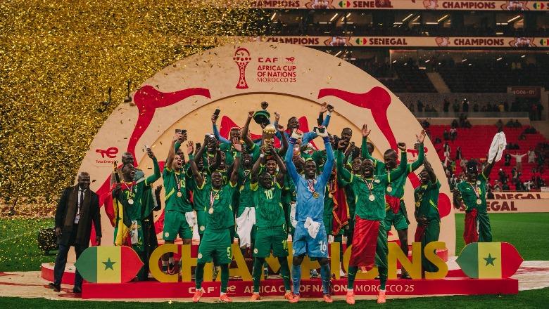 VIDEO/ 120 minuta, penallti e humbur dhe tërheqje nga fusha! Senegali mposht 1-0 Marokun mes tensionit në Rabat, fiton Kupën e Kombeve të Afrikës