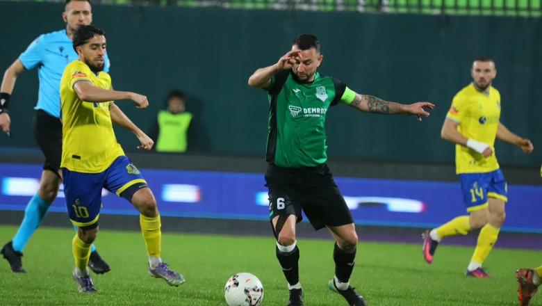 Superliga/ AF Elbasani ndal 2-2 Egnatian në Rrogozhinë, miqtë protesojnë për gjykimin! Flamurtari 'likuidon' 3-0 Bylisin për mbijetesën, sot tre ndeshjet e radhës