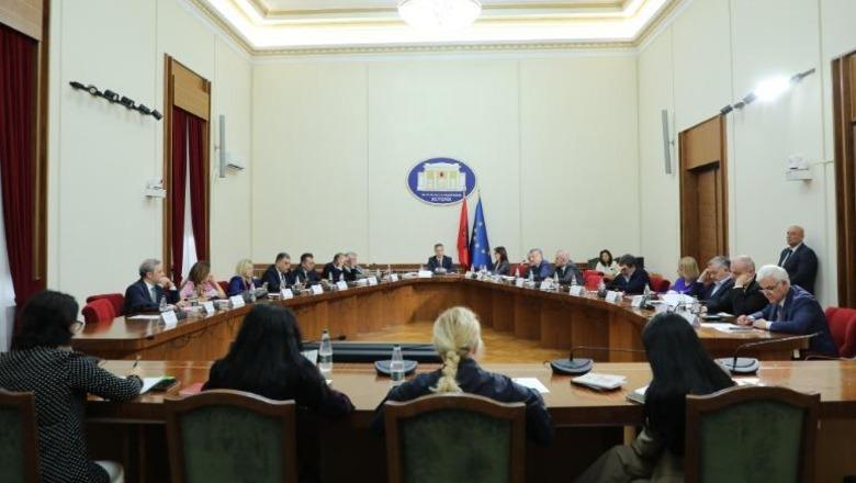 Konferenca e kryetarëve/ Balla ia bën të qartë PD-së: Nëse nuk i bashkoheni ‘Zgjedhores’ dhe ‘Territoriales’, do të vazhdojmë punën vetëm! Po shkelni marrëveshjen