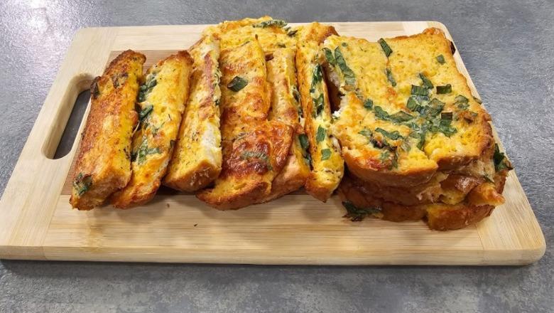 Bukë e pjekur në furrë me djathë kaçkavall nga zonja Albana