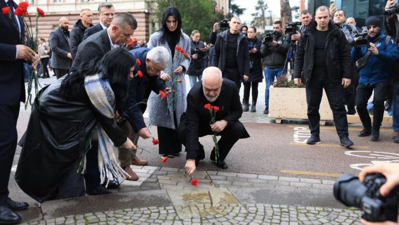  Rama: SPAK i vonuar, bëri sikur 21 janari nuk ekziston! S’ka drejtësi të re pa ndëshkimin e krimit më të egër të demokracisë! Homazhe në Bulevard 