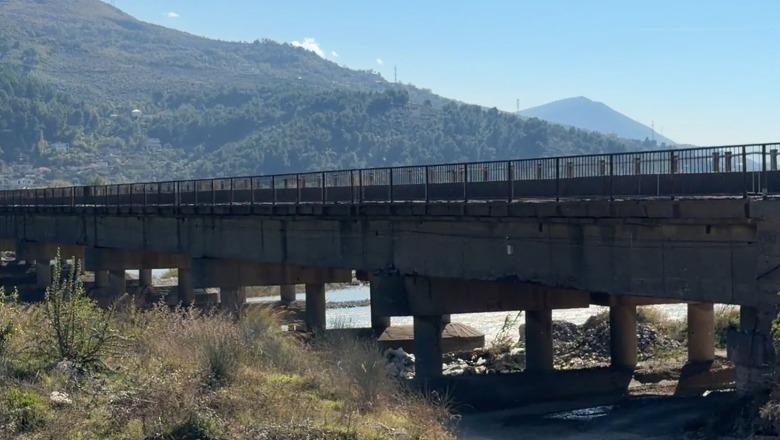 Lezhë/ Ura e Matit e mbyllur prej 6 muajsh, prurjet e shumta të lumit kanë vështirësuar punimet