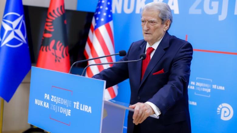 Masakra e 21 janarit/ Berisha shpik skenar të ri: Protestuesit qëlluan me plumba drejt meje, Garda zbatoi ligjin (VIDEO)