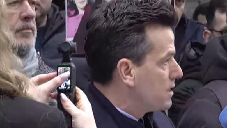 Seanca për Ballukun, Shehaj protestë para Kushtetueses: Gjykata të jetë me qytetarët, jo me të korruptuarit