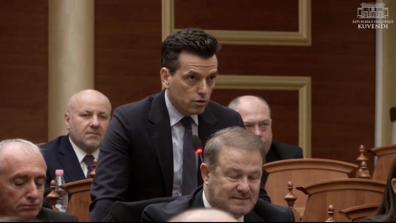 Kushtetuesja seancë për pezullimin e Ballukut, zv.kryeministrja në sallë! Shehaj: Dua provat e SPAK! Ajo është ulur aty edhe po tallet