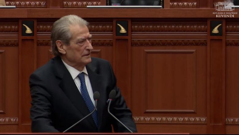 Kur ambicia politike kthehet në autogol kombëtar