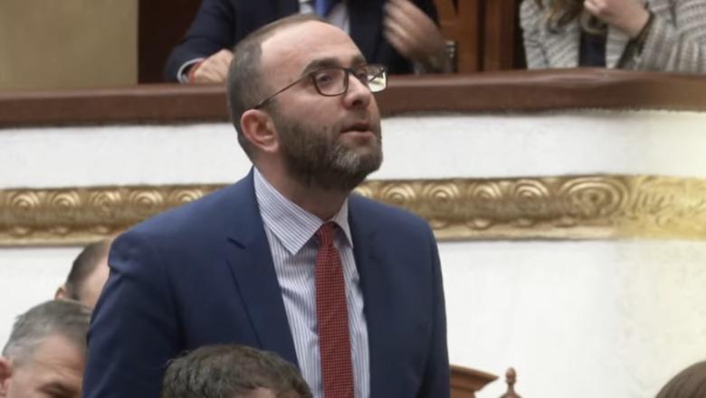 Bardhi: A keni nënshkruar marrëveshjen për Bordin e Paqes? Pse Rama është në Kuvend dhe jo krah Trump e Osmanit