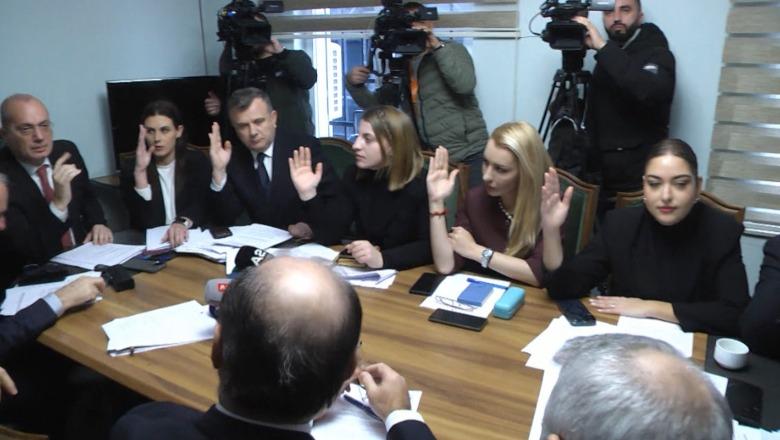 Miratohet projektligji për Bordin e Paqes në Komisionin e Jashtëm të Kuvendit të Shqipërisë, si u ndanë votat mes deputetëve