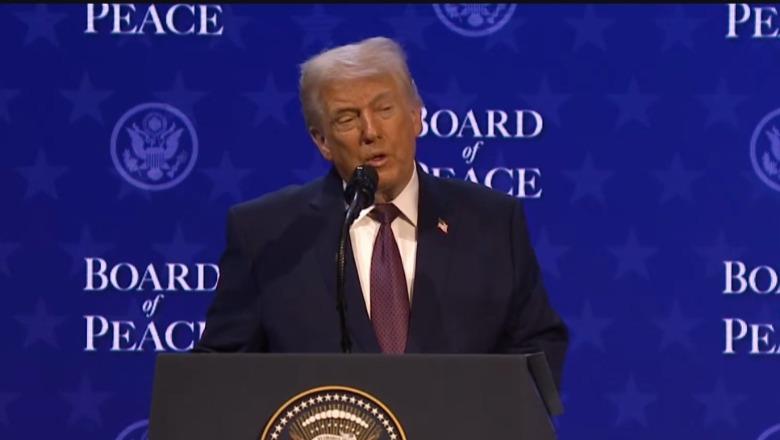 Trump e lë botën në pritje të planeve të tij për Iranin pas fjalimit për Gjendjen e Kombit në Kongres