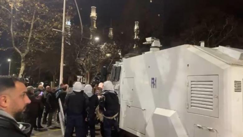 Protesta e dhunshme e Berishës, 11 efektivë Policie përfundojnë në spital pas sulmeve me gurë dhe molotov