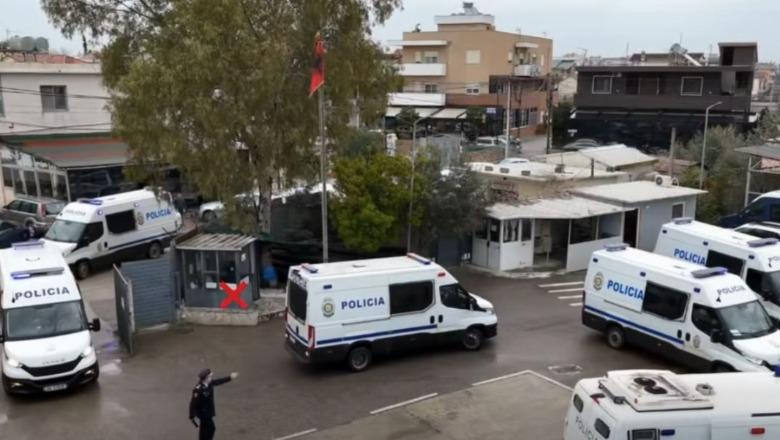 Dalin pamjet e operacionit, si u transferuan 142 persona nga Burgu i Fushë-Krujës drejt Peqinit e Durrësit