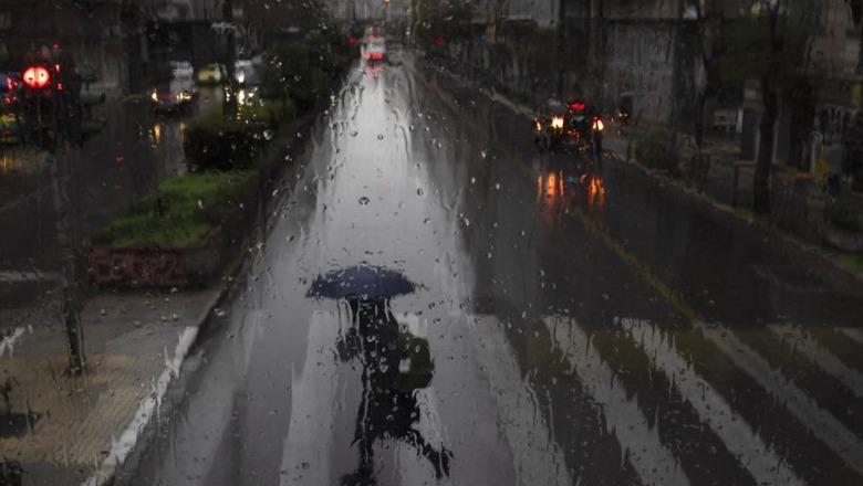 Greqia përgatitet për stuhi dhe reshje të dendura shiu, autoritetet bëjnë thirrje për kujdes!