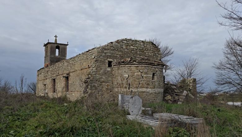 Kisha 240-vjeçare monument kulture në Roskovec drejt rrënimit, kryebashkiakja Bufi: Rrezikon shembjen e plotë, në listën e prioriteteve për tw investuar