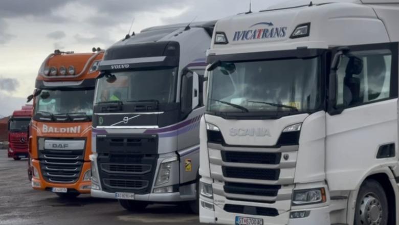 Shoqata e Kamionistëve në Maqedoninë e Veriut reagon për grevën: Sot në mesditë 370 kamionë do të bllokojnë të gjitha pikat kufitare në vend