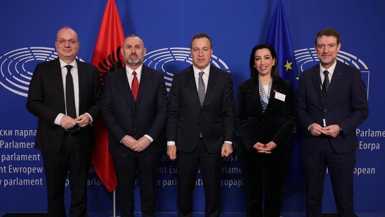 Shqipëria intensifikon diplomacinë parlamentare, Peleshi takohet me Metsolën në Bruksel: Anëtarësimi në BE proces transformues!