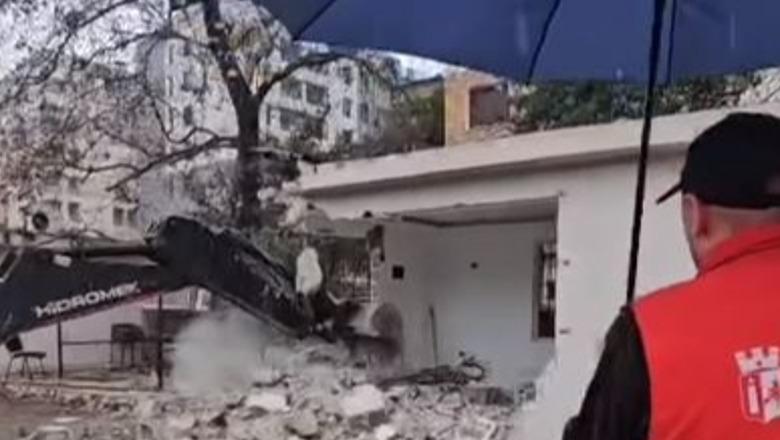 IMT në aksion për prishjen e objekteve pa leje në Tiranë: Vijon puna