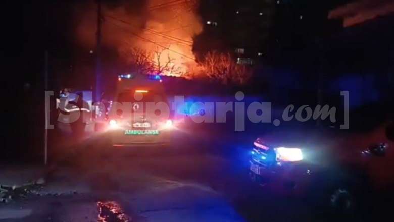 3 banesa përfshihen nga flakët në Lushnje, një vajzë përfundon në spital nga asfiksia, shkak i zjarrit dyshohet një shkëndijë elektrike 
