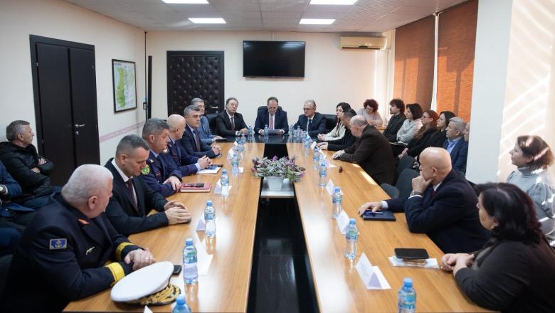 Prezantohet prefekti i ri i Qarkut Durrës, Ardian Gurra! Në ceremoni merr pjesë edhe kryebashkiakja Sako: Do vijojmë bashkëpunimin në interes të qytetarëve!