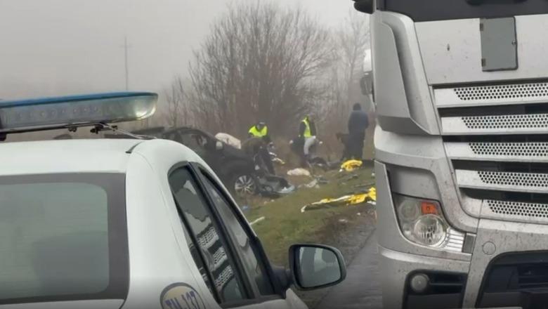 VIDEO/ Furgoni i ultrasve të PAOK-ut përplaset 'kokë më kokë' me kamionin, 6 të vdekur dhe 3 të plagosur në Rumani! Po udhëtonin drejt Lyonit