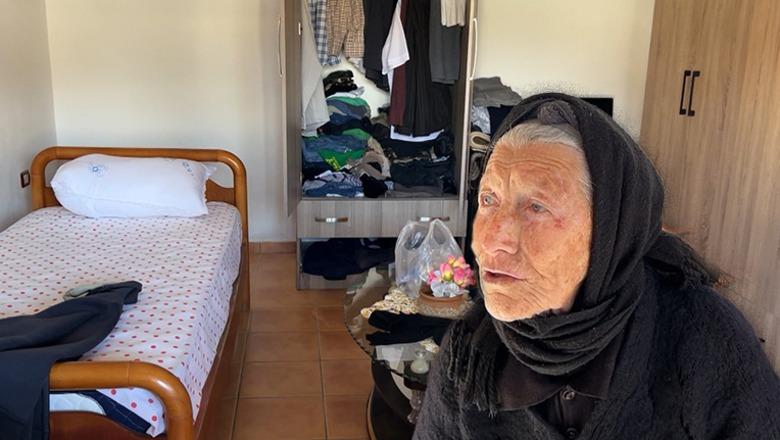  ‘Për ata dy djem që më kanë vdekur’, e moshuara në Fier përgjërohet pas përmbytjeve: Shteti të pastrojë kanalet dhe të na dëmshpërblejë