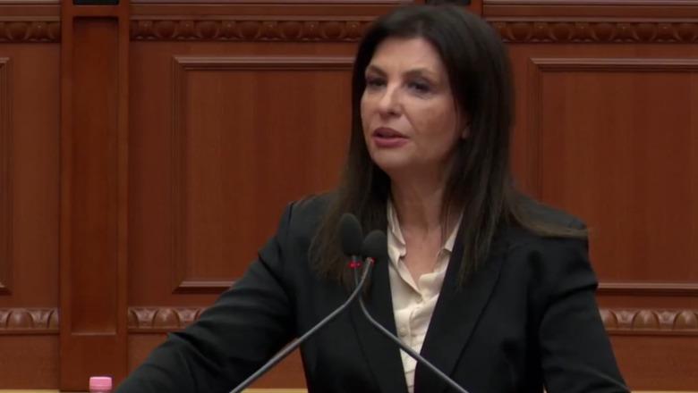 'Ministrat dhe zyrtarët e korruptuar i mbani në detyrë', Jozefina Topalli: Pas protestës, arrestuat një invalide dhe fëmijë 10-vjeçar