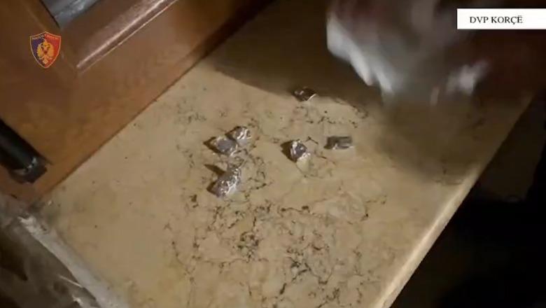 Me kokainë në lokal, gati për shitje! Arrestohet 41-vjeçari në Korçë (VIDEO)