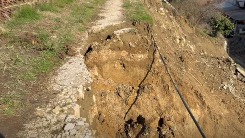 Shembet rruga në Kodrën e Gjinve, paralizohet qarkullimi i banorëve të zonës dhe automjeteve