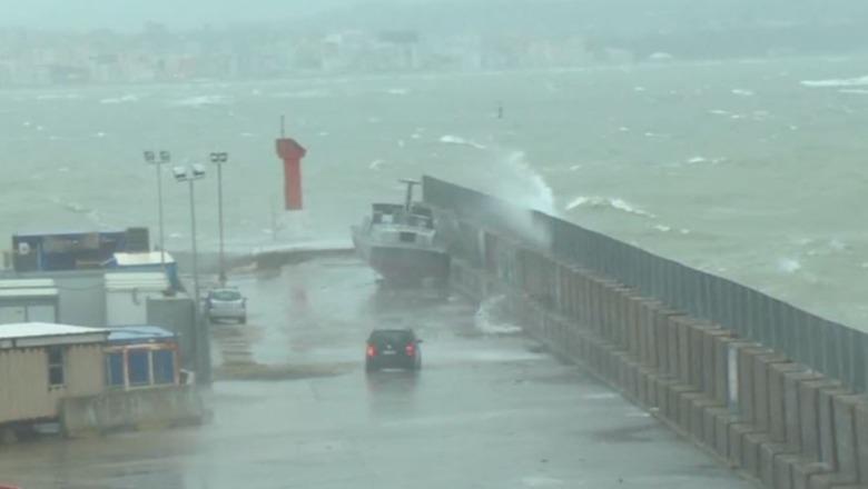 “Dallgë deri në 2.5 metra”- Kapiteneria e Portit Vlorë ndalon lundrimin për anijet e vogla: Pritet përkeqësim i motit gjatë këtyre dy ditëve