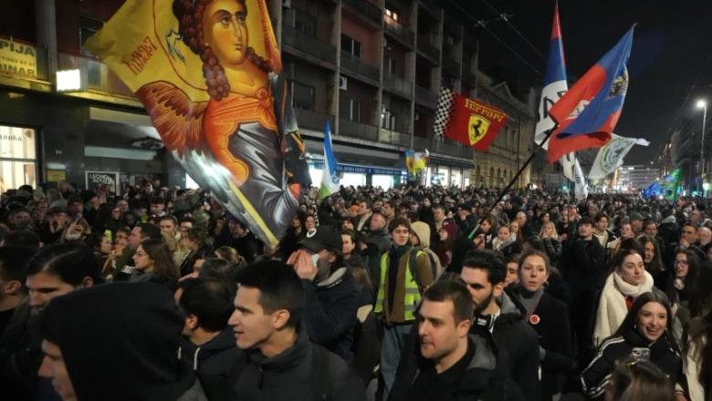 'Dija është fuqi'! Mijëra studentë protestojnë kundër qeverisë në Beograd