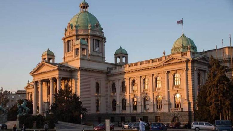 Vuçiç me ‘dorë të lirë’ në sistemin gjyqësor, parlamenti miraton ndryshimet ligjore! Shqetësime për përparimin e Serbisë drejt BE