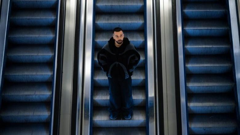 “E kam shkruar me lot”, Gjesti rikthehet pas tragjedisë me një këngë për vëllain e ndjerë: E kuptova sa shumë të desha kur ike