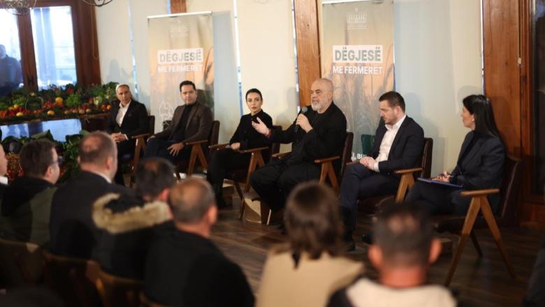 LIVE TV- Qeveria takim me fermerët në Divjakë, Rama: Nuk është vetëm buxheti i shtetit për financim, duhet të jeni të aftë për të thithur nga komponentë të tjerë