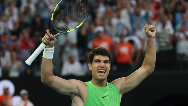 Tenis/ Alcaraz mposht 'i dëmtuar' Zverevin në ndeshjen që zgjati 5 orë e 27 minuta, shkon për herë të parë në finalen e 'Australian Open'
