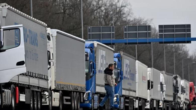 Nis qarkullimi i kamionëve nga Kosova edhe drejt Serbisë pas përfundimit të bllokadës