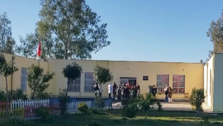 Dimal, shkollat e fshatrave pa ngrohje! Nxënësit: Soba kemi por nuk i ndezin për të kursyer! Nuk shkruajmë dot nga i ftohti