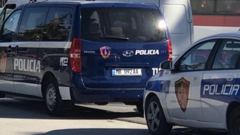 Aksident në aksin Mat-Shkopet, makina del nga rruga dhe bie në përrua