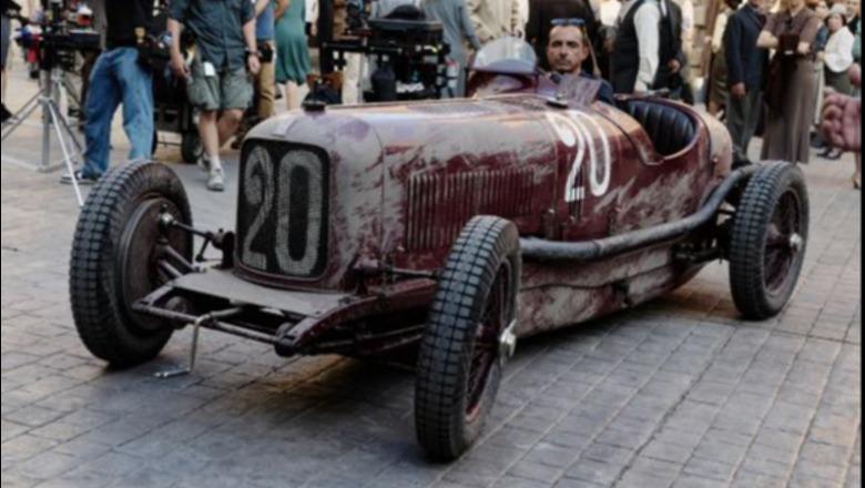 Nga garazhi në legjendë! Rikrijohen dhjetëra makina ‘Maserati’ për filmin epik, Anthony Hopkins në rol protagonist