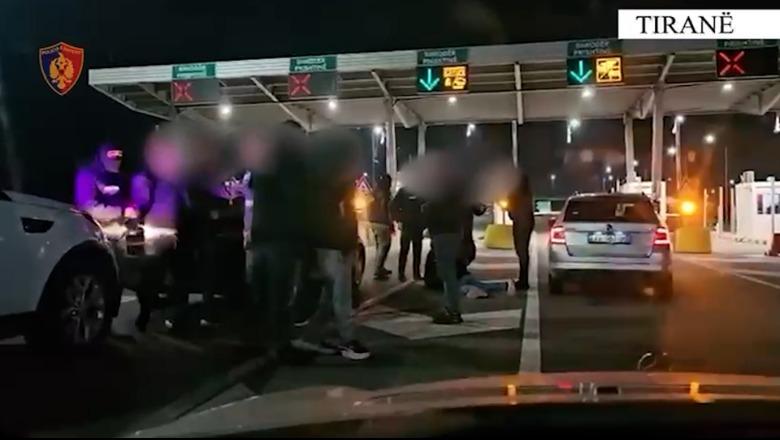 Po transportonin dy emigrantë të paligjshëm! Arrestohet 41-vjeçari në aksin Kashar-Thumanë, në kërkim organizatori që mori 5 mijë euro