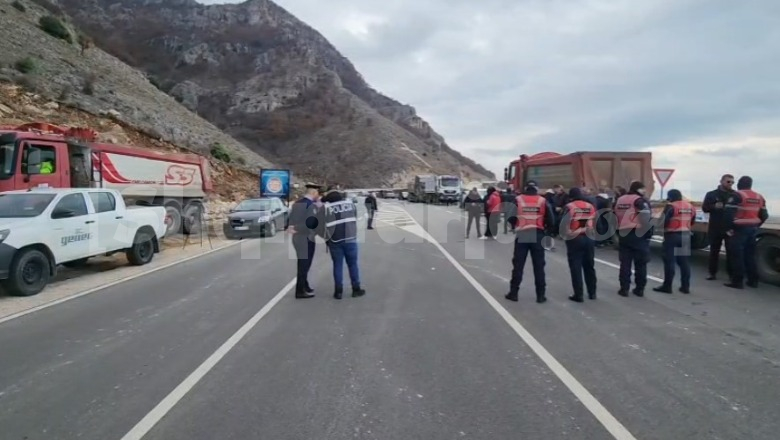 Bashkim Ulaj rikthen fadromat për ndërtimin e resortit luksoz në Velipojë, banorët në protestë: Na ka grabitur pronat, do bllokojmë rrugën